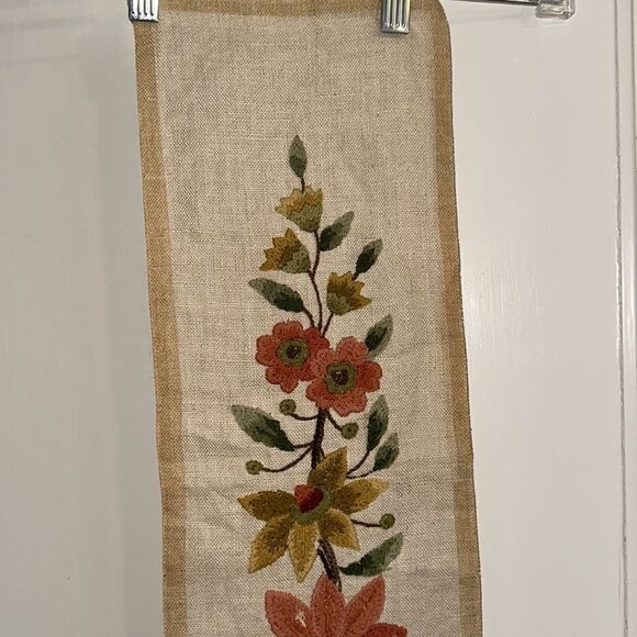 Vintage 70s Crewel Embroidery on Fine Linen Tapestry Bell Pull - Picture 2 of 8